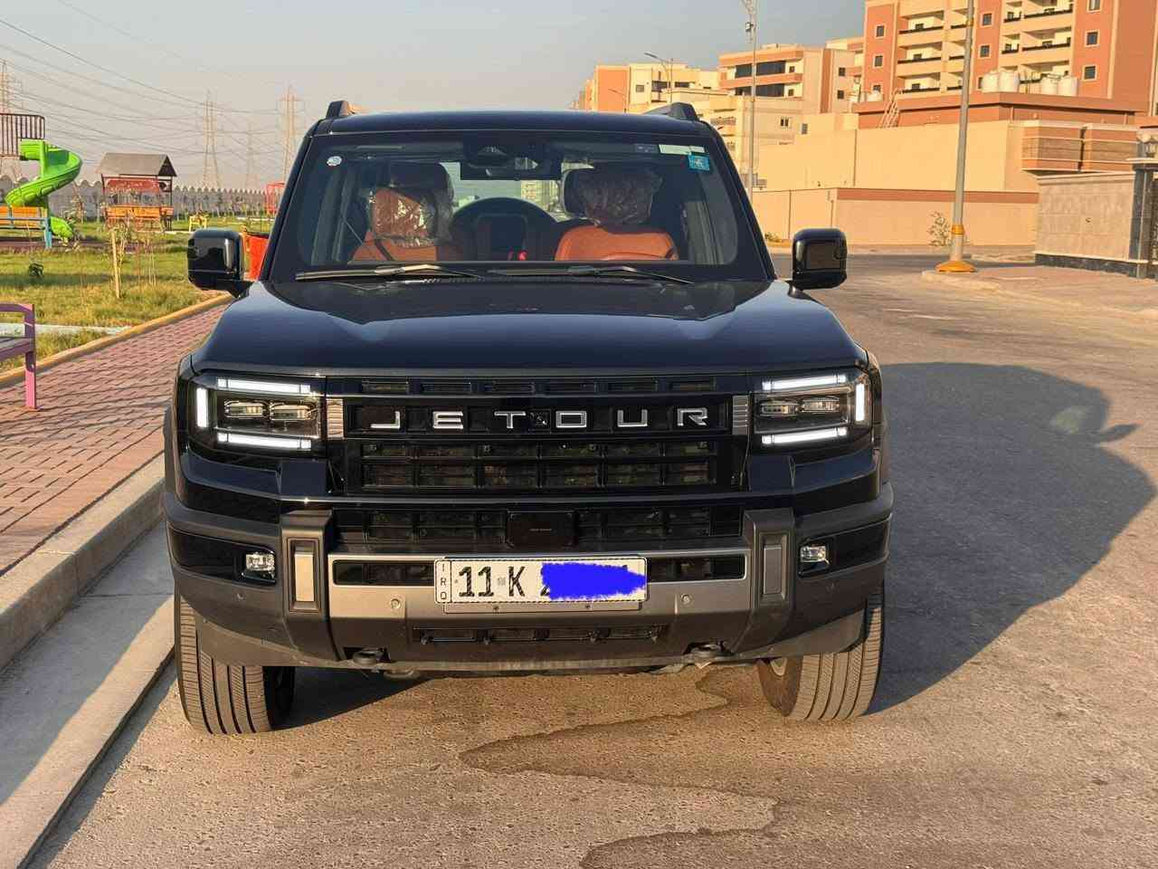 للبيع جيتور G700 بريميوم 2026 بغداد

السعر : 76 مليون

الممشى: 16 كم قابل للزياده 

المواصفات 

نوع المحرك: بلكن  PHEV

2.0 تيربو 4 سلندر مع محركين كهربائيين

قوة النظام تصل إلى 904 حصان

الدفع: رباعي 4WD

عدد المقاعد: 6

مكفولة وقيد الضمان

- عزم النظام 1135 نيوتن متر

- تسارع من 0 إلى 100 كم/ساعة خلال 4.6 ثانية

- بطارية فوسفات حديد الليثيوم

- محركان كهربائيان أمامي وخلفي

- هيكل شاصي مستقل Body-on-Frame

- تعليق هوائي وتحكم بالركوب حسب التجهيز

- خلوص أرضي 230 ملم مع تحكم بالاتفاع والانخفاض

- قدرة خوض بالماء تصل إلى 900 ملم

- زاوية اقتراب 35 درجة

- زاوية مغادرة 28 درجة

- قدرة سحب تصل إلى 2500 كغم

- خزان وقود 100 لتر

الراحة والفخامة:

- مقاعد متعددة الوظائف

- مقاعد 4 مساج

- مقاعد تدفئة وتبريد حسب التجهيز

- مقاعد أمامية مريحة مع مساند للساقين

- مقصورة واسعة من 6 مقاعد

- نظام صوت فاخر

- شاشة وأنظمة ترفيه متطورة

- كاميرات 540 درجة

- أنظمة مساعدة السائق والرادار

- مثبت سرعة متكيف

- مراقبة النقطة العمياء

- تحذير التصادم الخلفي

- مساعد تغيير المسار

- مساعد الحفاظ على المسار

- نظام مساعدة قيادة 

- مساعد الازدحام المروري

- مثبت سرعة ذكي

السيارة  فول مواصفات وحالة ممتازة جداً تغليف PPF ودرع للجامه الاماميه والبنورامه وحمايه الشمس للنوافذ والجامه الخلفيه 

مكفولة وقيد الضمان ومضيوف اله ارضيات تفصال درجه اولى مع تغليف تسيرن وشباك امامي ودوسات وغيرها 

موقع السياره الصرة مدينة مجمع الجوهرة خلف المدينة الرياضية

رقم الهاتف *********** 
مهندس يوسف
Mr.T2 Store 
مستر تي 2 ستور

#سيارتك_تحجي_ستايلك ويه Mr.T2 Store 

جميع اكسسوارات وكماليات سيارات جيتور
الاصلية فقط.

كل المنتجات بجودة عالية جدا، واعلى كوالتي موجود واسعار مناسبة جدا مع الجودة

العراق-بغداد
المنصور-الداوودي 

Whatsapp:***********
Whatsapp Channel: https://whatsapp.com/channel/0029VbD5euW6buMDQSMeml0O
متوفر توصيل بغداد ومحافظات 
تواصل ويانا من خلال الرابط التالي:

https://linktr.ee/mr.t2.store

اكسسوارت جيتور T2 العراق
اكسسوارات جيتور T2 بغداد
اكسسوارت T2
كماليات T2
كماليات L6
اكسسوارات L6
كماليات T1
اكسسوارات T1
كماليات جيتور
اكسسوارت جيتور
اكسسوارت جيتور G700
كماليات جيتور G700
جيتور G700

