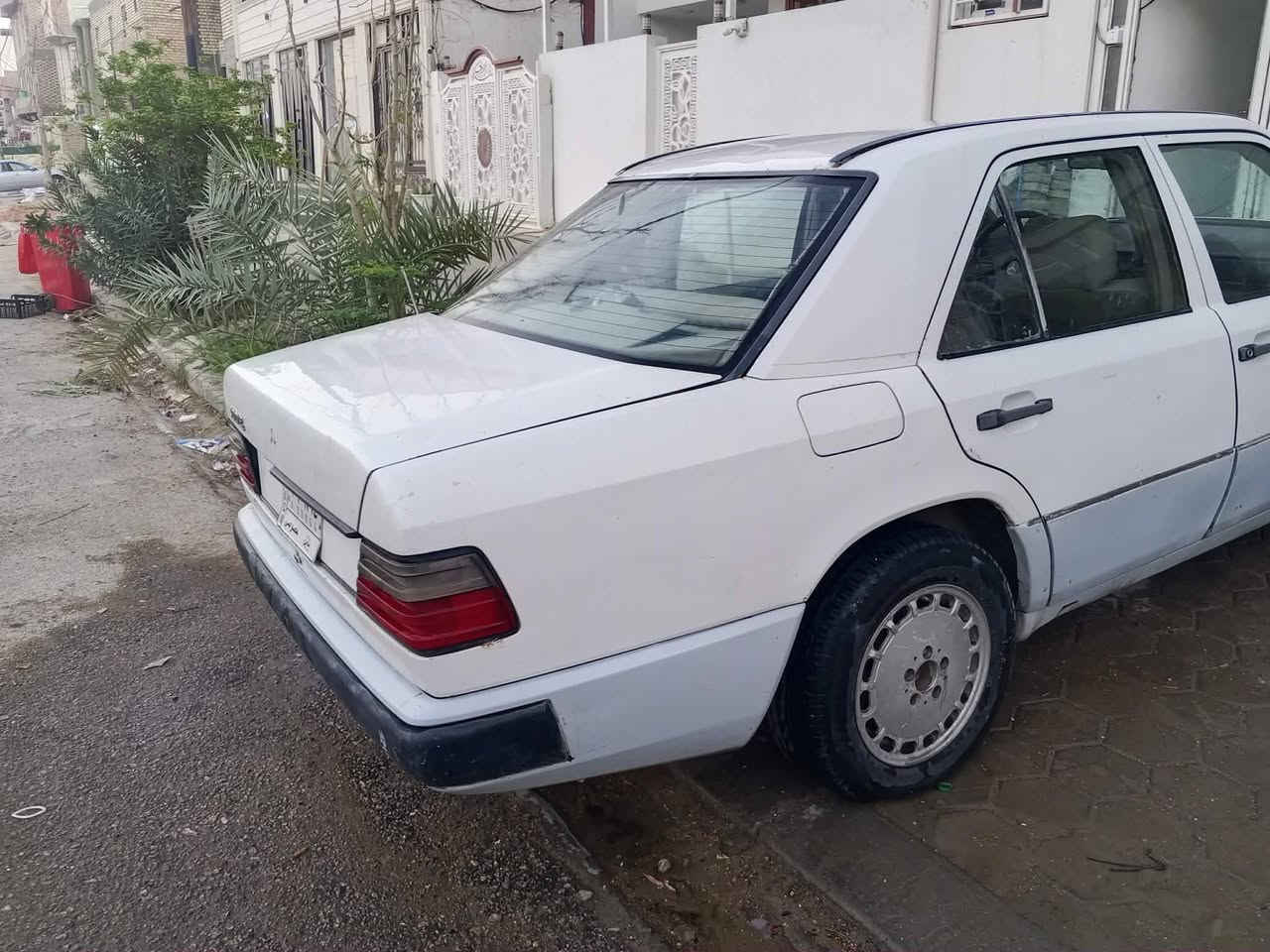 سلام عليكم
مراسدس دب 

نضيفه 

محوره ياباني في في تي 2500

كير ما بي شي 

ومكينه  كايمه كايمه كايمه 

قواعد بلاديه لا خياس ولا تعمير 

حداديه جديده قبل شهرين مسويها من الدعاميه للدعاميه 

كاردن مصفي بل تورنه 

تخم تاير 

غرفه نضيفه 

مكان نجف 

سعر 40 وبيها مجال 

***********
