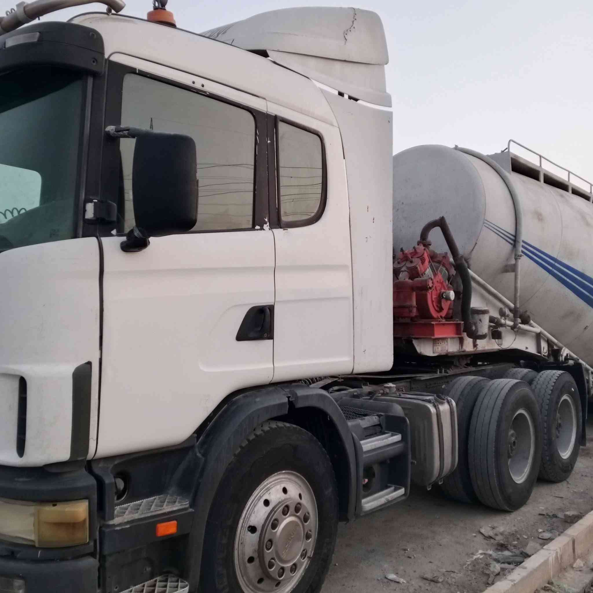 سلام عليكم سياره البيع بس راس مديل 2004  مكينه 420 انجكتر كير 3/3 حجم 900 قماره شاصي مكفوله تخم تاير رقم ذي قار بسمي بل سنويه قلاب السعر 325 الاستفسار اكثر ***********
