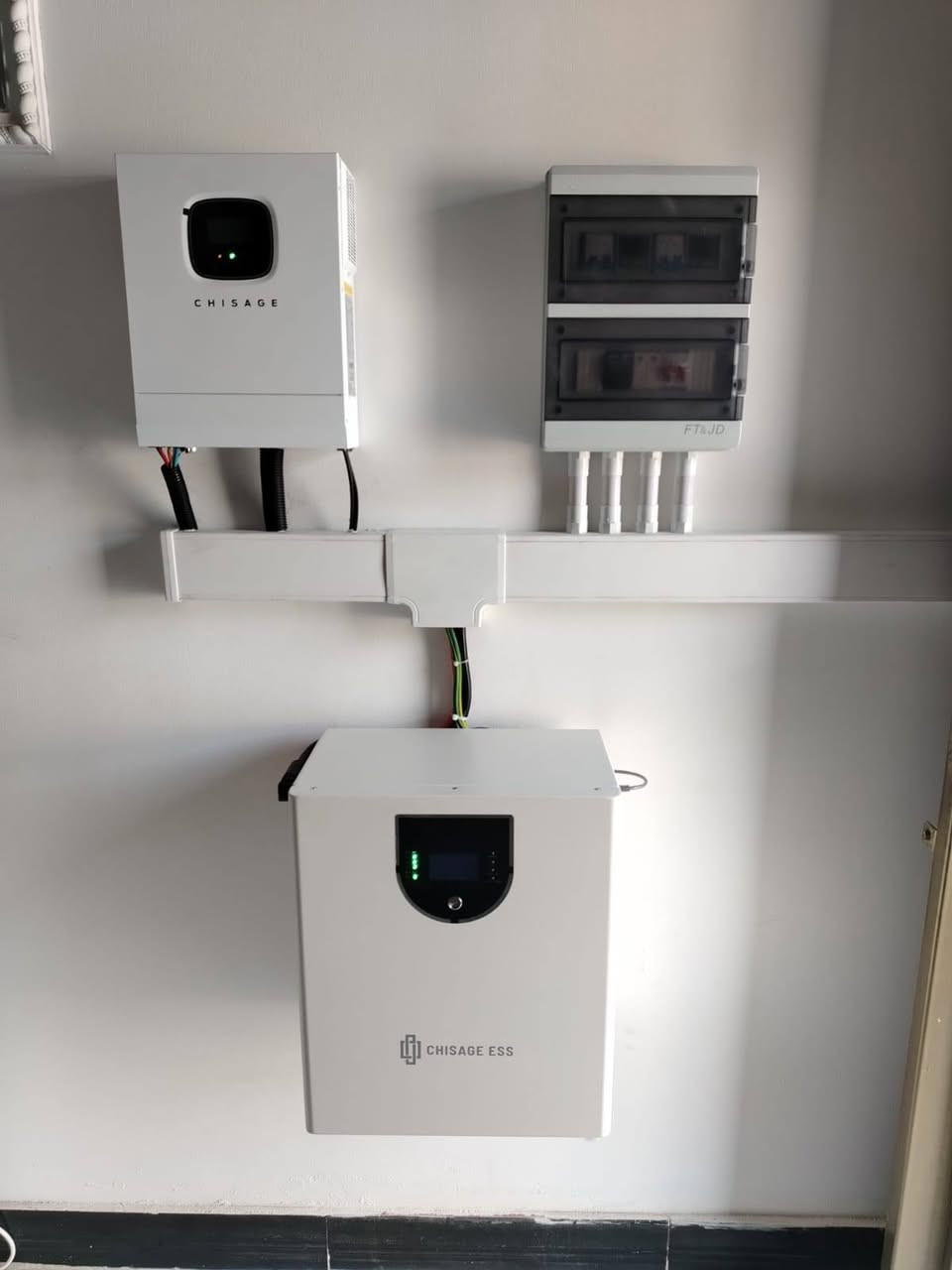 تم تنصيب منظومة 10 امبير نهاري ليلي 
انفيرتر  3.5kw
بطارية 8kw 
الواح جينكو 650w عدد 5
مع الحمايات الكاملة ومنظومة تأريض 
 في قضاء الخضر من قبل مكتب بينتك الوكيل الحصري لشركة شيساج في المثنى 
العنوان: السماوه_الغربي_مقابل مطعم حبايبنا
للاستفسار الاتصال بالرقم ***********
