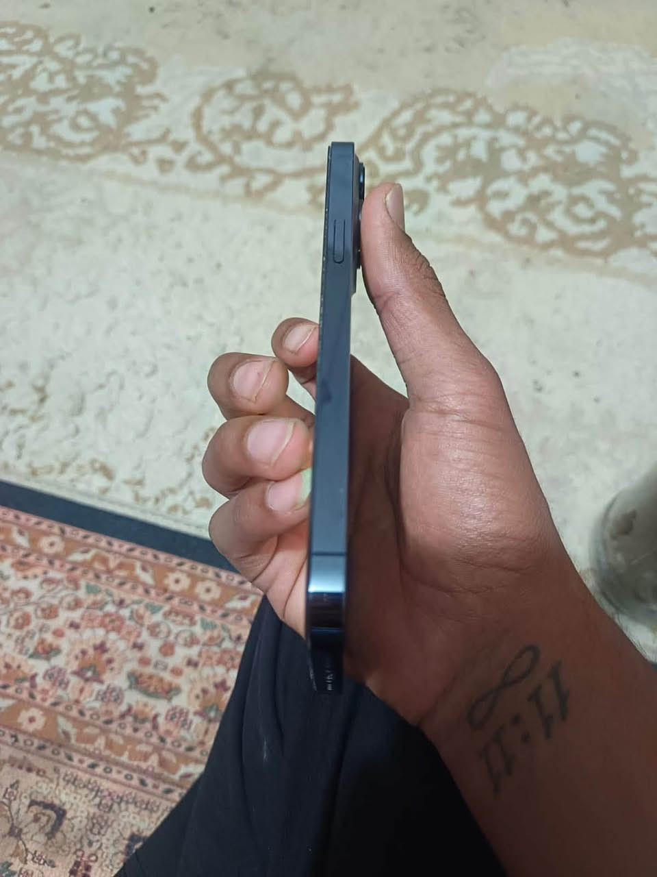 13برو ماكس للبيع الجهاز مبدل بطاريه وشاشه البطاريه بعده 100ستوه مبدله سعر خاص الشراي واتساب***********
