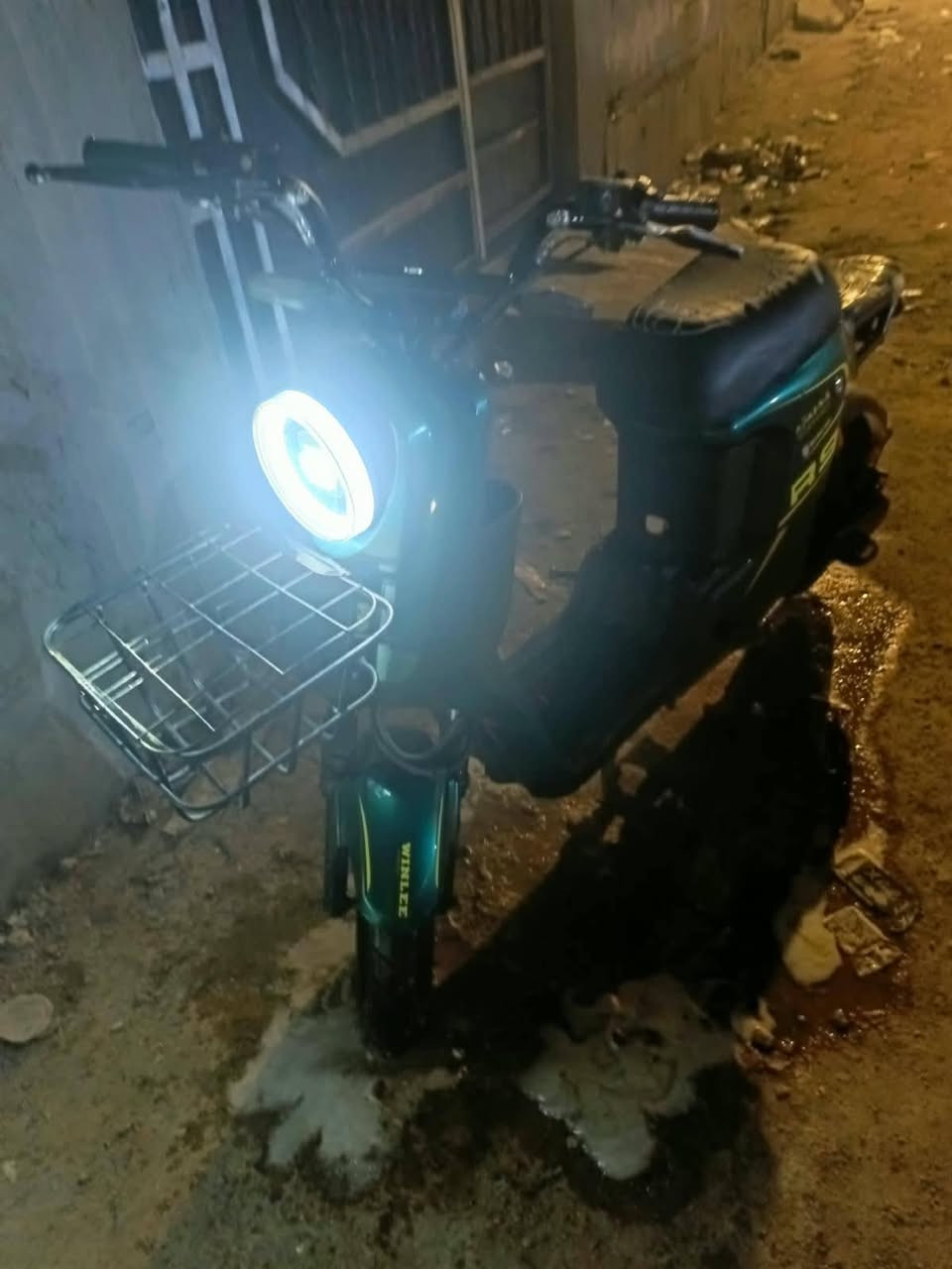دراجه شحن لبيع بدون بطاريات كهربائياته شغله السعر ٢٠٠ وبيه مجال واتساب *********** البصرة, العراق

