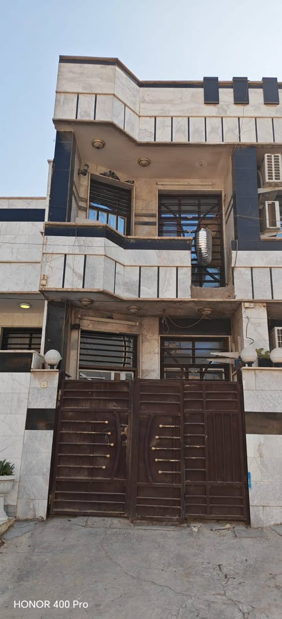 السلام عليكم بيت للبيع حي القاهرة مساحة ٨٩ متر  بناء ٢٠١٩ استفسار اتصال متوفر واتساب *********** محله ٣٠٩ زقاق ٢٢

نص مكتوب في الصور:
- HONOR 400 Pro