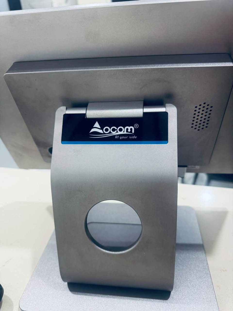 كاشير لمس للبيع من شركة ocom مع مجر وطابعة لنفس الشركة مستخدمه قليل جدا نظافة ١٠٠٪؜ 
مع كاميرا وراوتر وشاشه عرض كاميرات .. 
نظام مفتوح للكاشير متطور مدى الحياة للمطاعم 
موصفات شاشه الكاشير 

‏Inch Touch Screen POS Machine
‏Model:POS-1562-W Power Input: DC 12V5A
‏Configuration:
‏15 5Gen +8GB RAM+128GB SSD

للاستفسار الاتصال : ***********
