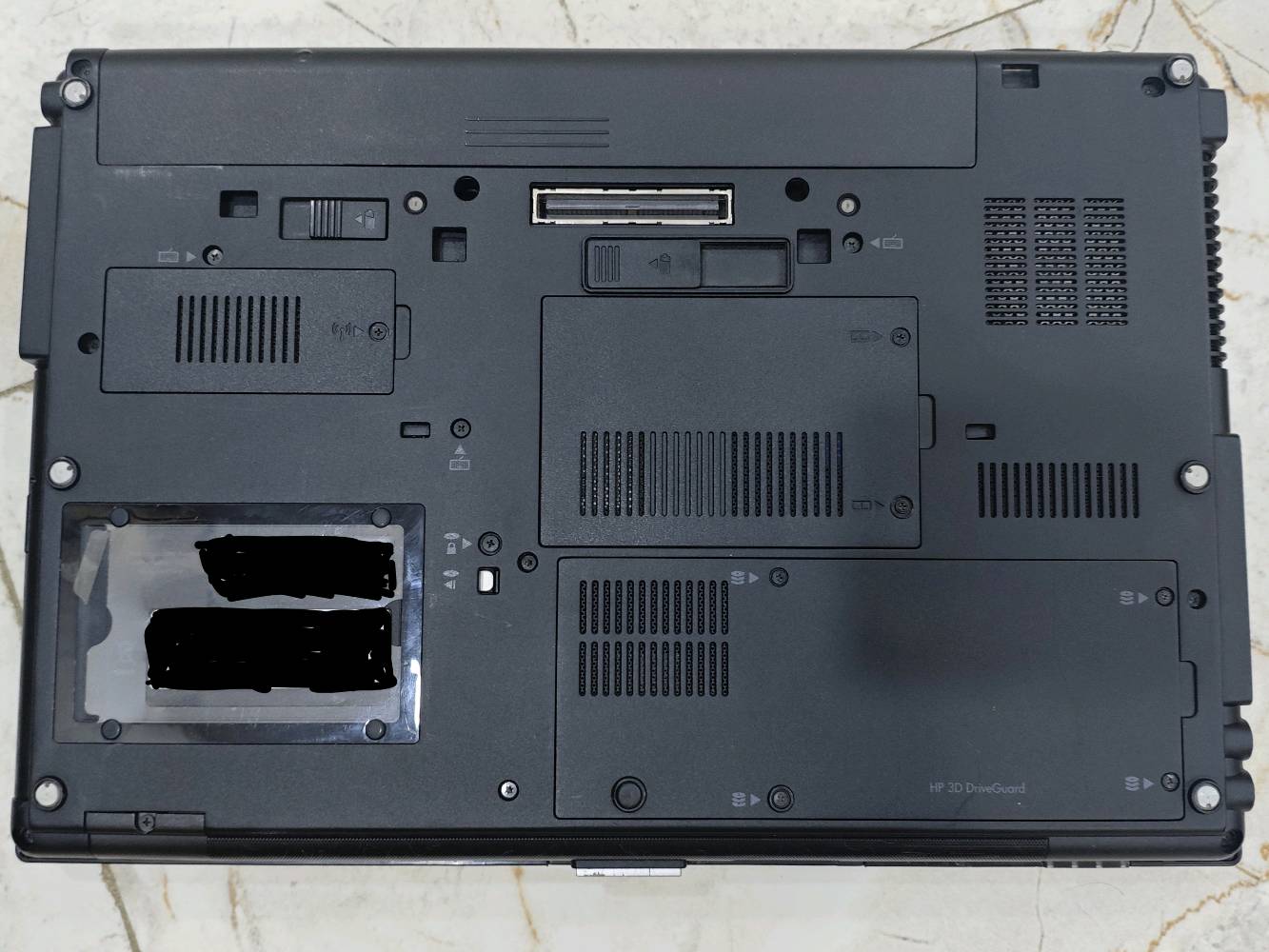 HP EliteBook • i5 • شغال بالشاحن فقط