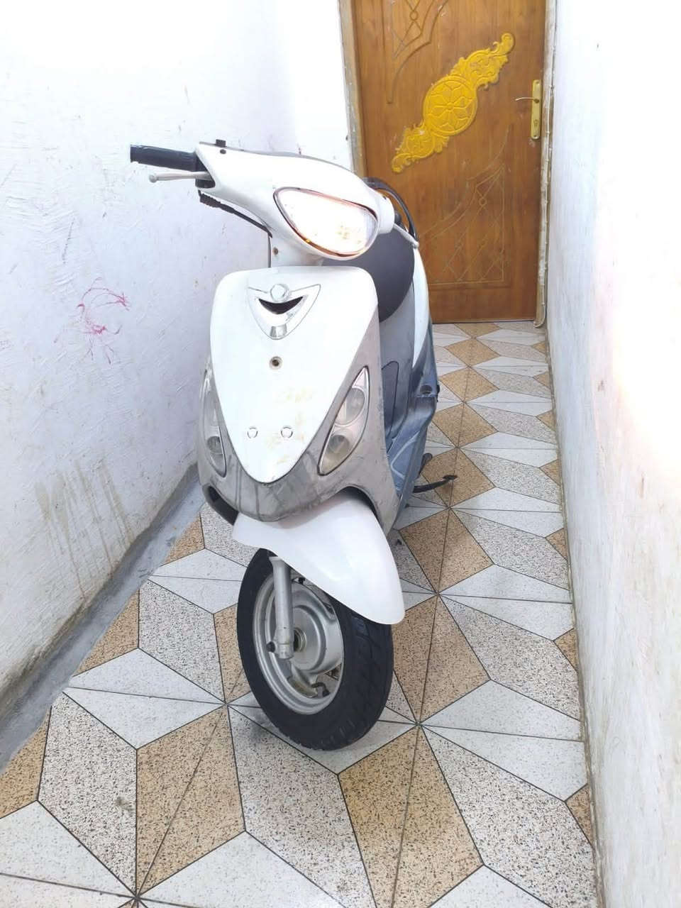 ماكس جديده كلهة شغاله سلف هندر اشاير سكنات ما مفتوحه مشي نهضه خير من اللّه بوشه  ابلاديه لايت عالي وناصي دبلات امامي وخلفي ابريكات اماميه وخلفيه جاهزه اخت الرمبه نعومه كلش حلوه كفرات اصلي حواضن اصليه ختم واحد عدادات الكهربايات كلها شغاله لا تبخير لا تنقيص جاهزه شرط الفحص مكان بصره الطوبه نخيل سعر 600 رقم***********
