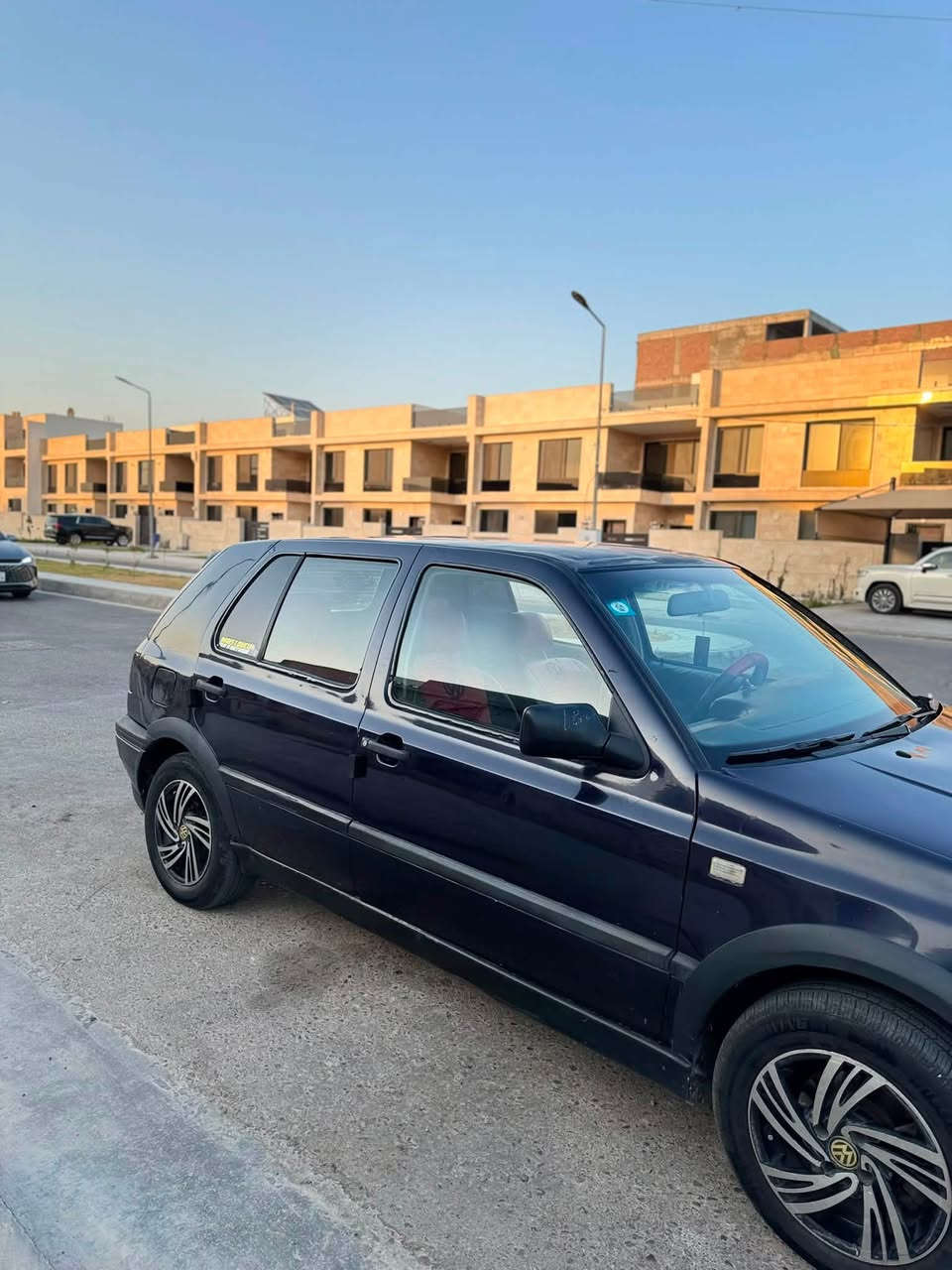 السلام عليكم كولف 95 كير مكينه تمام مكينه بيه اسم بخار بدون تنقيص مرات اصير مرات ماكو تبريد شغال وخير من الله صدر مع تخم تاير جديد سنويه جديه لل31 تنتهي بسمي دوشمه جديده داخل حلو كهربائيات كله شغاله منضومه زنون مكانه بغدادحي الجهاد السياره مصبوغه للجماليه بدون اي ضربه ولا دواخل السعر 35 
اتصل ***********

