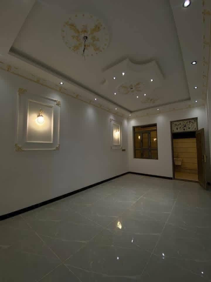 السلام عليكم السعر (123مليون💰) وبي مجال✍🏾
دار للبيع بتكريت الديوم حي التصنيع قرب علوه🏠
الأسماك وخلف ماركت الأخويين بظهر شارع60☑️
المساحة الكلية 150متر الوجه 7.5م النزال 20م📐
غرف 4 نوم وأستقبال صالتين فوك وجوا ومطبخ🚰
مجموعه 3 صحيه مناور وكراج الدار شغل جناي🏗️
الواجهيه(حجر حلان☑️)للاستفسار ***********,
