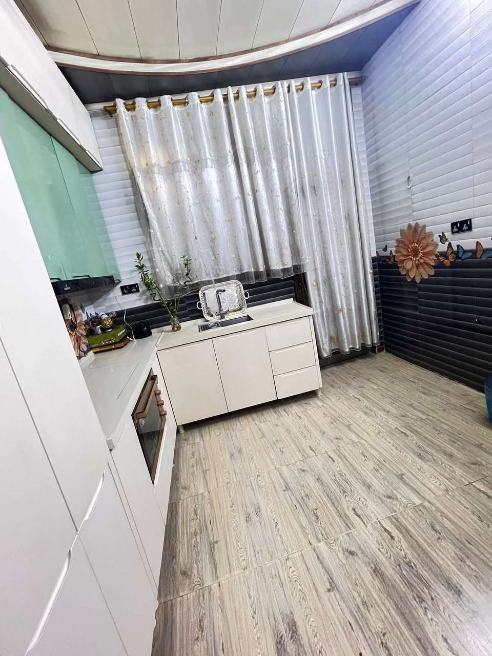 🏡 للبيع دار طابقين – الحله شارع ٨٠
للبيع دار طابقين في محافظة بابل – شارع 80، خلف محطه اضواء الحله ، بموقع مميز وقريب من جميع الخدمات.

📐 المساحة: 150 متر.

مواصفات الدار:

بيت حجر 🧱 داخلي وخارجي 
* 5 غرف نوم (3 غرف بالطابق الثاني وغرفتان بالطابق الأرضي).
*مواصفات الطابق الاول 
غرف عدد 2
صاله 
صحيات داخليه
مطبخ حار 🧑‍🍳
مطبخ بارد 
🏠🏠🏠🏠🏠
* الطابق الثاني 
غرف عدد 2 
صاله 
صحيات 
سطح داخلي
سطح خارجي عله كبر البيت 🏠 
* 

💰 السعر: 160 مليون دينار عراقي، قابل للتفاوض 

للاستفسار والمعاينة، التواصل على الرقم:***********
