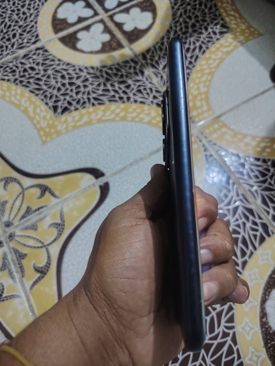 شي هونر ٤٠٠ برو ذاكره ٥١٢ داخليه١٢ الجهاز حيل نظيف بالشرط انطي بس وكع مني وهيج شاشه بس كلش مابي يلبس مثل المي السعر ٥٠٠الف وبي مجال ***********
