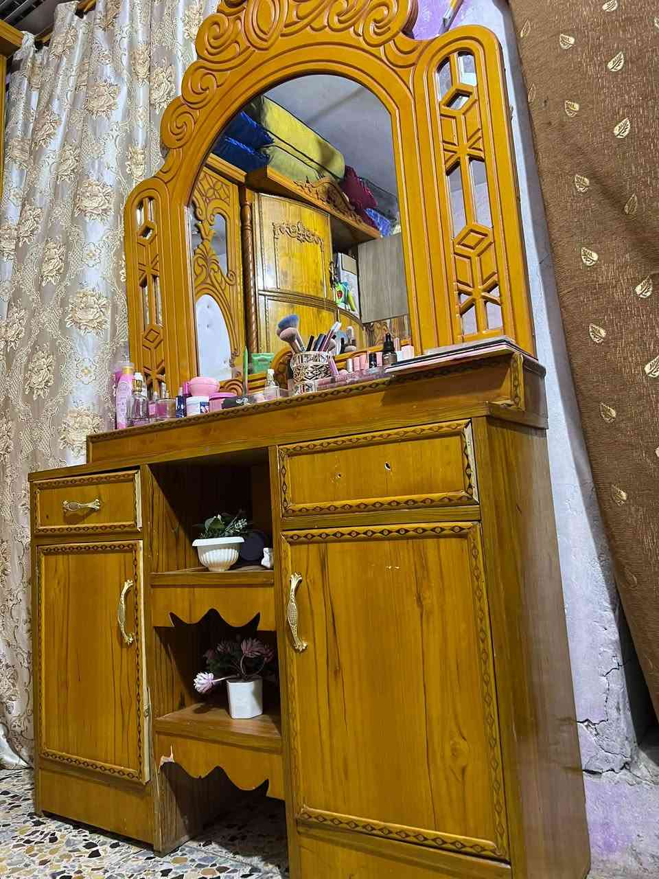 سلام عليكم غرفة للبيع نظيفة كلش رقم التلفون *********** مكاني بغداد

