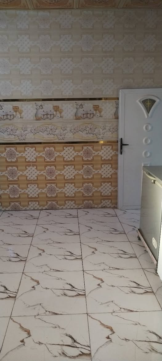 السلام عليكم بيت للبيع المساحه 200 متر بناء جديد منطقة الجربوعيه الاولى قرب حسينية سيد ستار غرفتين كبار وبراني البيت زراعي فقط مكاتبه السعر (32)وبي مجال الاتصال على هذا الرقم/***********📞
