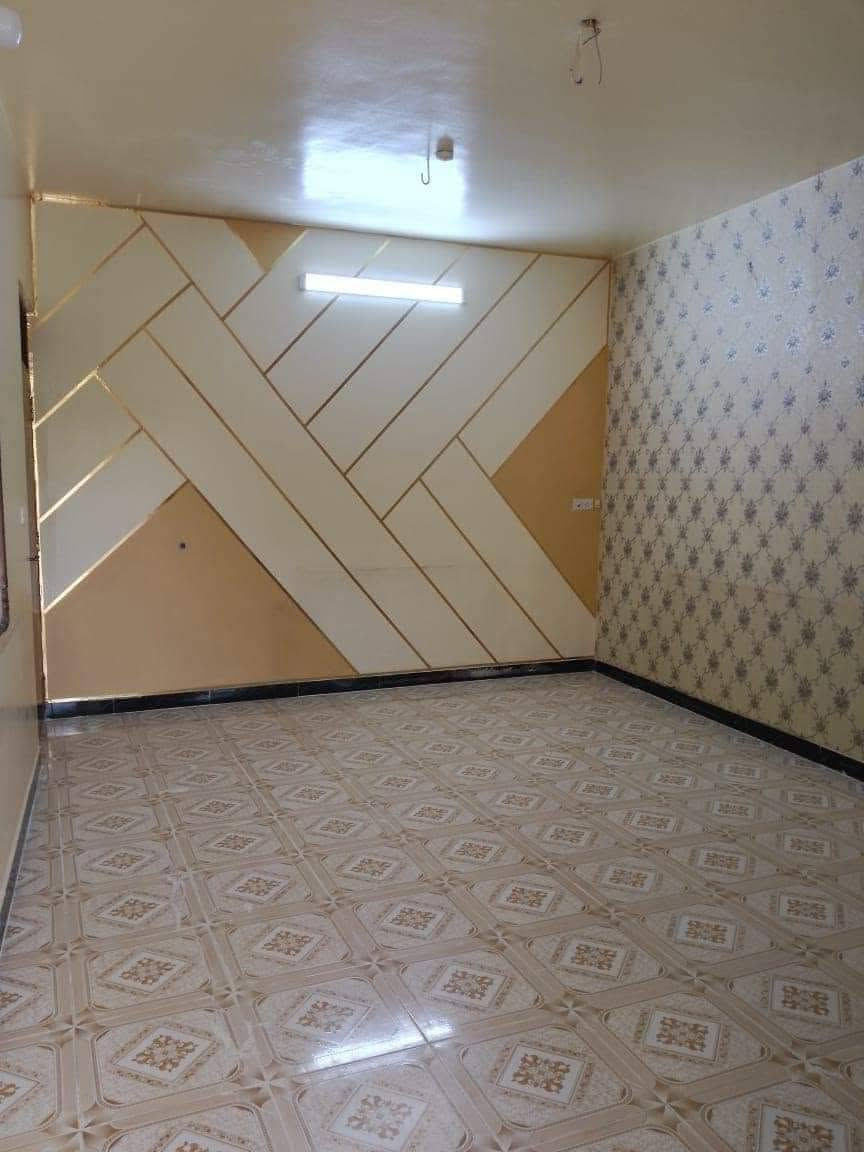 بيت للبيع في بداية الازركية مقابل جامع الازركية الجديد غرفتين وصاله كبيرة واستقبال ومطبخ وصحيات ومنور المساحة 200 متر السعر 50 وبيه مجال بسيط للتواصل ***********
