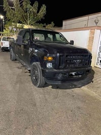 F350 سوبر ديوتي • مكينة 10 سلندر • مزاد الداخلية