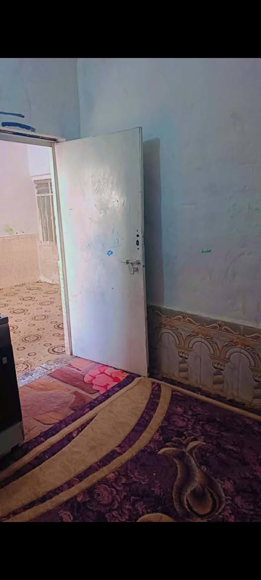 السلام عليكم بيت للبيع الدجيل الثاني سعر البيت 35 وبي مجال مساحه البيت 150 م غرفتين ديوانيه وهول وساحه الاتصال على رقم الهاتف***********
