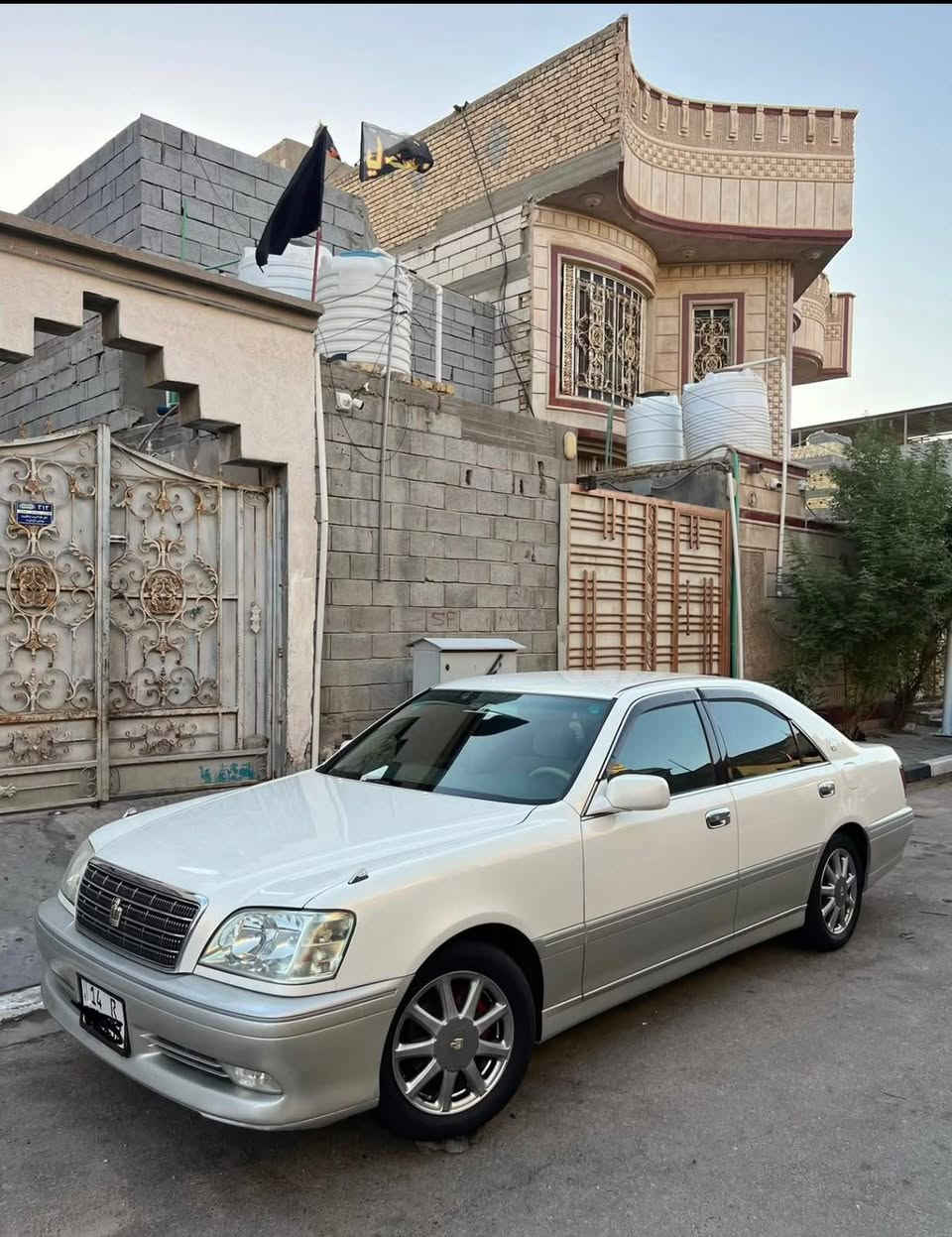 سلام عليكم للبيع نقد فقط تيوتا كراون ملكه بالكارتون 
دخول جديد نقل جثه  2000 رقم بصره دولي بسمي تحويل ثاني يوم
كفالة عامة من الكص والضربه والعيب الشرعي2دكم كرستال اصل كشنات امامي خلفي كهرباي ستيرن كهرباي برده خلفيه ويل نجمه اصلي  سياره حيل متعوب عليها شرط زيرو برقي ماعوزها
تحوير بصره 100بل100حدادة كهربائيات تبريد مشط ستيرن 
 سياره سبيرها مانازل شرط+ باتري جديد +الايت زنون 
كير مكينة  حدادة تبريد ثلج 🧊 كهربائيات كله جاهز وشغال وجديد بدون اي نقص 
مكان السيارة بصرة 
السعر105وبيه مجال قليل    ***********
