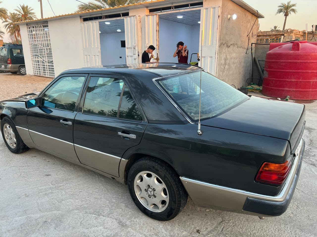 مارسدس دب لبيع موديل 89 مكينه وكير Vvt مكفولات رقم انبار تحويل ثاني يوم حداديه جديده  مصبوغه عام جماليه دواخله حلوه كهربائيات كله شغاله جاهزه من كلشي مكان كربلاء طويريج السعر 44 وبيه مجال ***********
