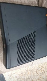 اكس بوكس 360 مع يدتين 141لعبه بسعر75 رقم لتصال07736579603