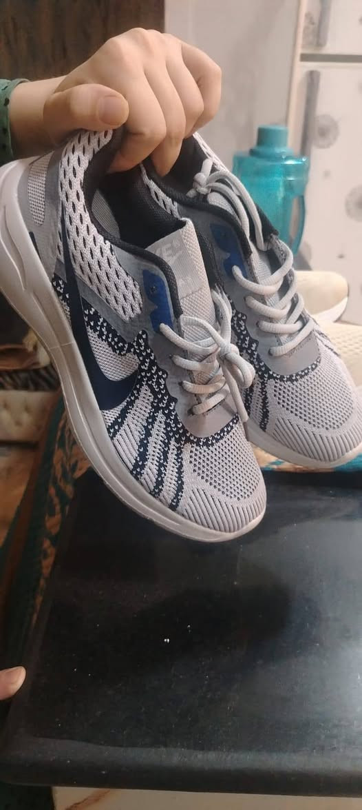 حذاء أنيق ومريح 👟✨
خفيف، مريح للبس اليومي وتصميمه العملي يمنحك حركة أفضل 🔥

💰 السعر: 12 ألف فقط
🚚 التوصيل لجميع المحافظات: 5 آلاف

للطلب راسلنا الآن 📩

*********** 
باله اوربي جديد القياسات المتوفره 40 _ 45

