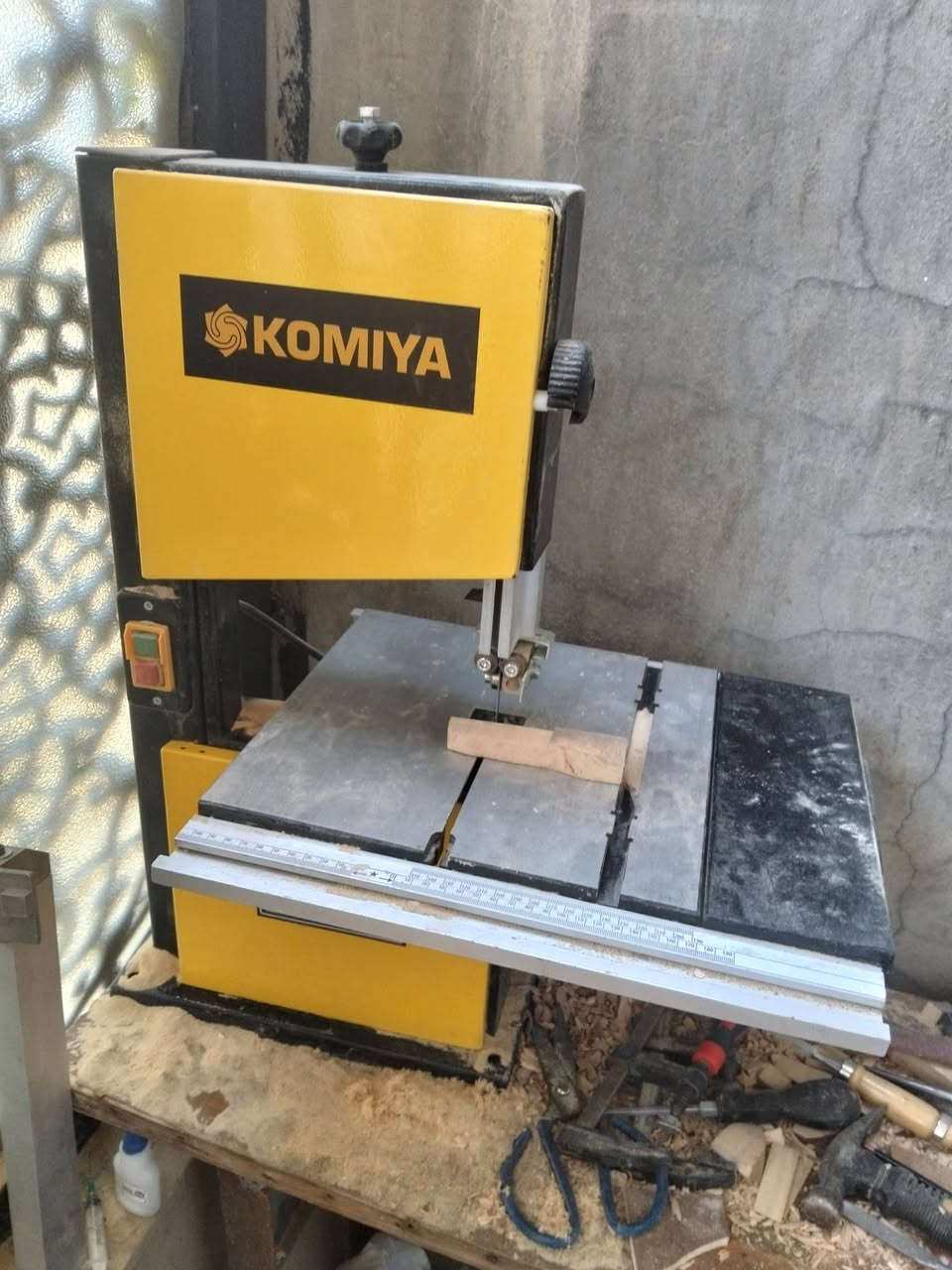 منشار لولبي ماركه KOMLYA قياس التيغ 140 ممتازة بالعمل مالته السعر 100 الف نهايته *********** مكاني بغداد الجديدة
