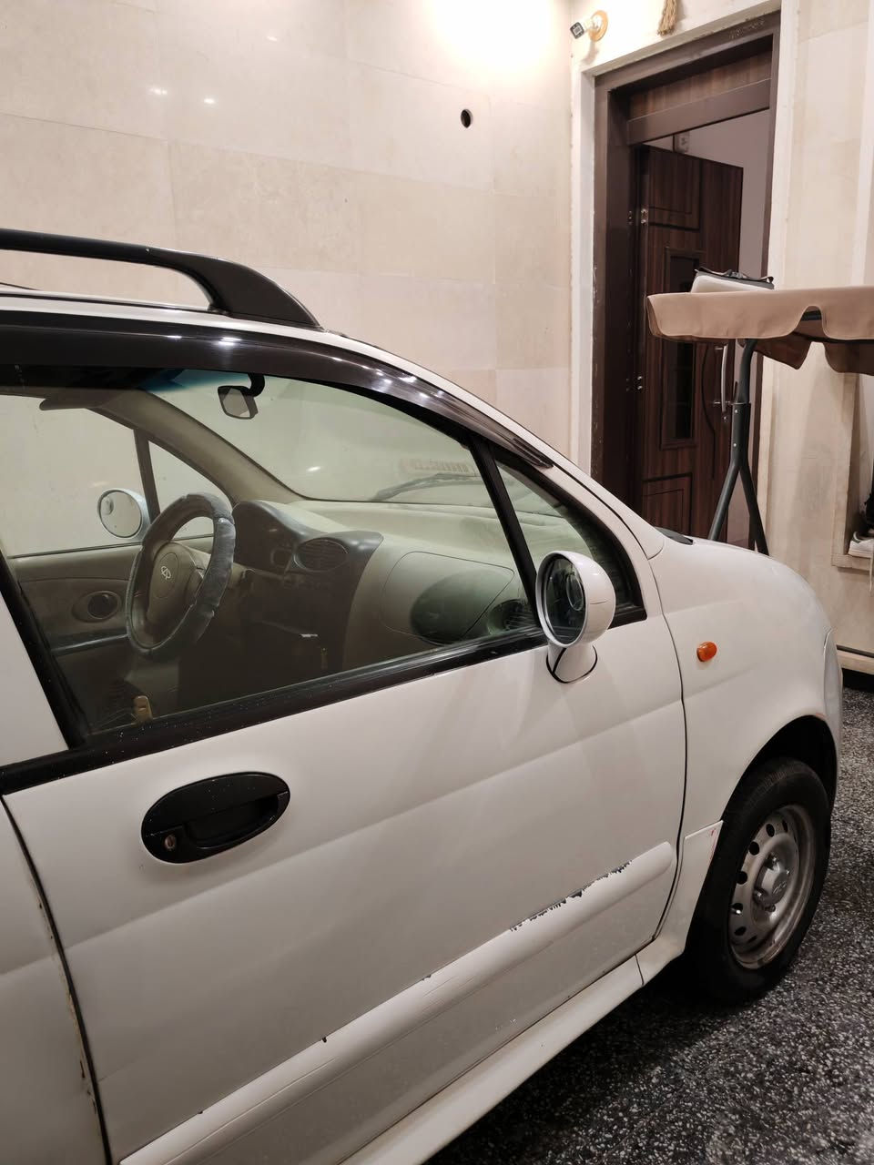 كيو كيو ٢٠١٣ سيارة نضيفة و جاهزة مابيها نقص ب اسمي تحويل مباشر هزة ما ساقطة مكانها بغداد حي الجهاد
 كير اوتماتيك  مكينة تبريد شاصي كفالة كشرها هم نضيف
 السعر ٣٠ بيها مجال 
*********** موجود وتساب
