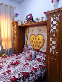 غرفة نوم • خشب ثقيل • استعمال خفيف