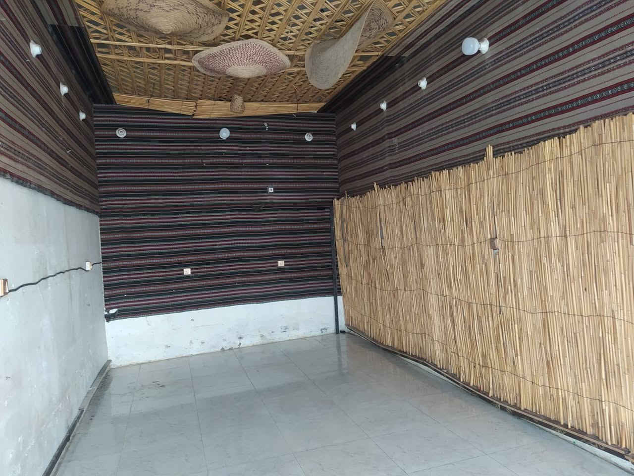 🚨 سؤال صريح لأهل كربلاء… منو عنده الجرأة يجاوب؟

📍 محل بهالموقع القوي… ممكن يطلع ذهب 💰
أو يفشل إذا الفكرة مو صح ❗

محل للإيجار في شارع ميثم التمار – كربلاء
🚶‍♂️ يبعد مسافة مشي عن مرقد أبو الفضل العباس (ع)

📍 موقع بحركة قوية جداً وفرص نجاح عالية

📏 الأبعاد:
واجهة 3.5 متر
نزال 7.5 متر

💡 خلينا نسويها تفاعل حقيقي:
لو هذا المحل إلك… شنو أول مشروع تفتحه؟

اختار أو اكتب فكرتك 👇
1️⃣ كوفي
2️⃣ مطعم سريع
3️⃣ موبايلات
4️⃣ مشروع ثاني (اكتبه بالكومنت)

🔥 أكثر فكرة راح تتكرر بالتعليقات… يمكن تكون فعلاً أنجح مشروع بهالمكان

💬 اكتب رأيك وخل نشوف منو يفكر بطريقة مختلفة

📞 للاستفسار: *********** كربلاء, العراق
