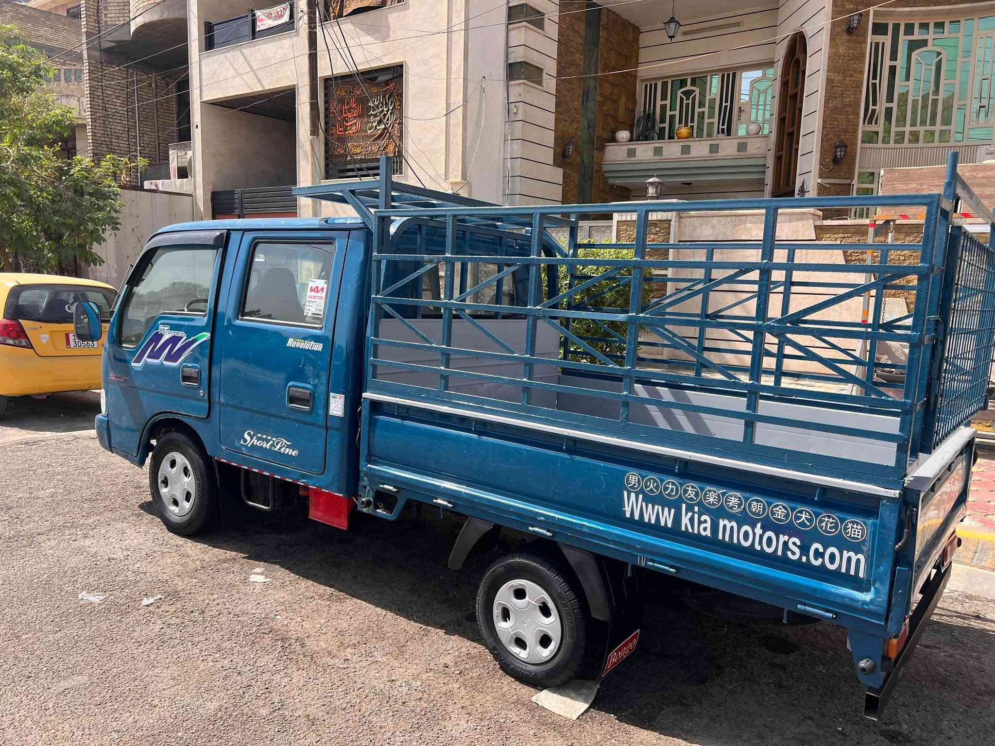 السلام عليكم للبيع كيا دبل قماره مديل 2000. رقم بغداد الماني تحويل مباشر. مكفوله من ضربه وكص.  ملاحضات صبغ بدوس.      محرك. 3000 مفتوح بلاد جديد.  كير اكسن حداده رقم شاصي اصلي. سياره جاهزه تخم تاير.  دواخل جديده محجر. غلاف.       كله جديد مكاني بغداد.      
هـ.  ***********.  اتصل وتدلل.

