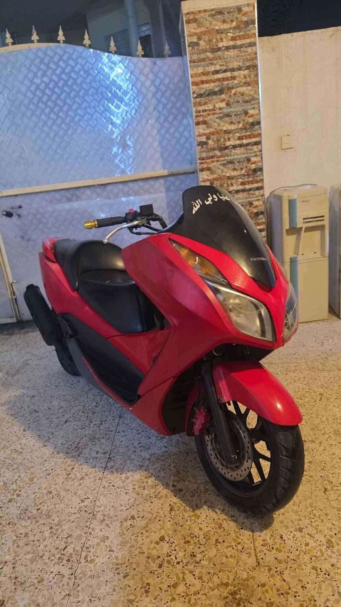 🔥 فوزده 012 للبيع — مكاتبة 🔥
🛵  | لون أحمر | مكاتبة
🎨 دهن جديد، اليوم مدهنه 

✅ كلشي شغال بيها
✅ مكينة وقير تمام
✅ كهربائيات كاملة
✅ إنارات وإشارات وبوري
✅ تبريد ومراوح
✅ تشغيل وستارتر
✅ جاهزة للركوب

💯 فوزده مرغوبة ومرتبة، والدهن جديد اليوم.
👀 المعاينة على الطبيعة، والجاد يجي يشوفها ويحكم بنفسه.

📍 المكان: ديالى
📞 ***********
💬 متوفر خاص بالماسنجر أو على الرقم اقبل مرازس حسب قناعه

🔥 012 مكاتبة + دهن جديد اليوم + كلشي شغال = جاهزة للركوب 🔥
