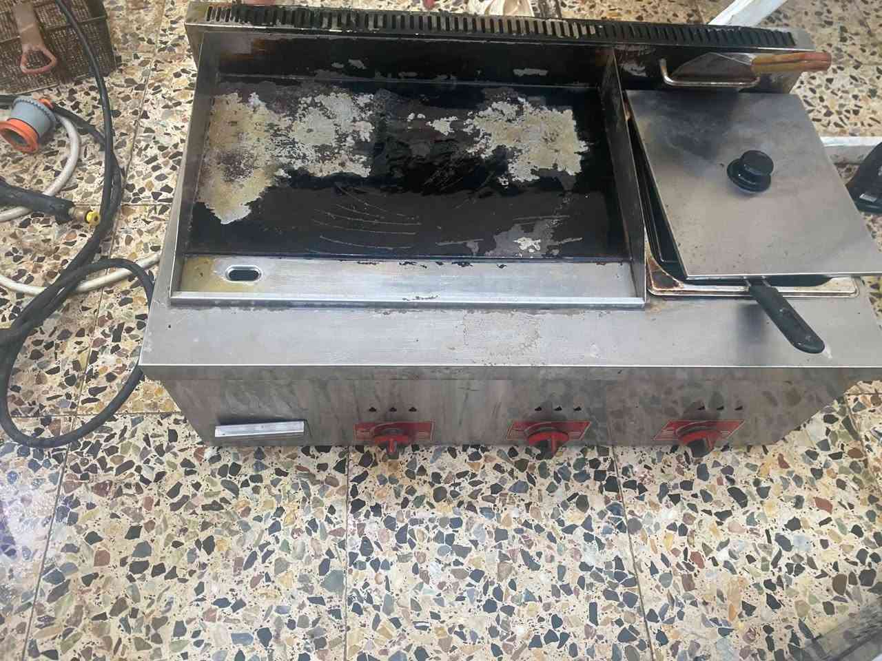 السلام عليكم،  گرين وحمايه ومحمايه تمن واغراض مطعم، سندفيش استعمال لفتره قصيره للبيع الاتصال *********** واتساب فقط
