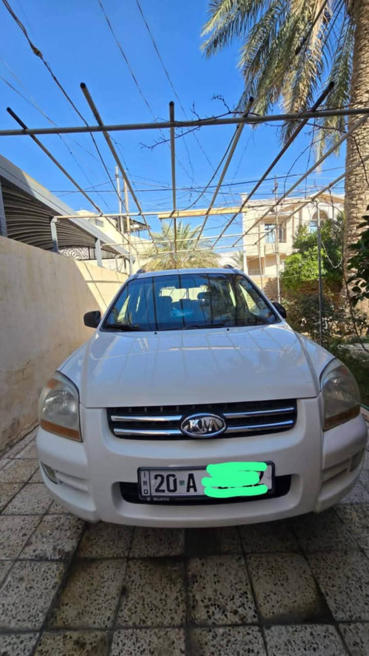 سبورتج ٢٠٠٨ وارد امريكي محرك ٢٠٠٠ اللون ابيض  مرشوشه حزام للجماليه بدون دواخل وعندي صورها قبل الرش
 شاشه وكاميرا بطاريا جديده هزه جديده السنويه لغايه ٢٠٣١ باسمي شخصيا المكان بعقوبه للاتصال ***********
