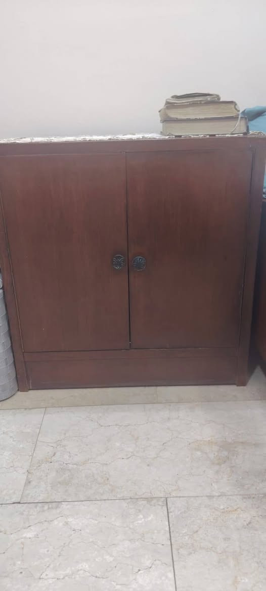 غرفه نوم صاج  نظيفة كلش مع دوشك 450 مجال بسيط بيهه مكان السيديه الي يحب يراسل ع الرقم أو واتساب ***********
