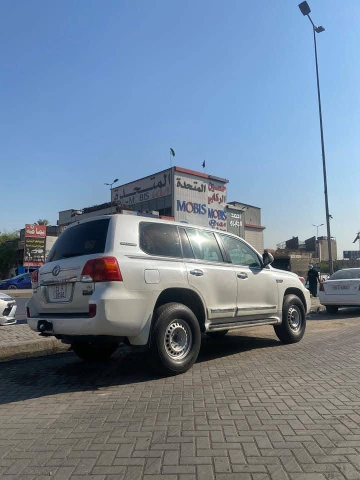 لاندكروز VXR • ٢٠١٠ • رقم بغداد