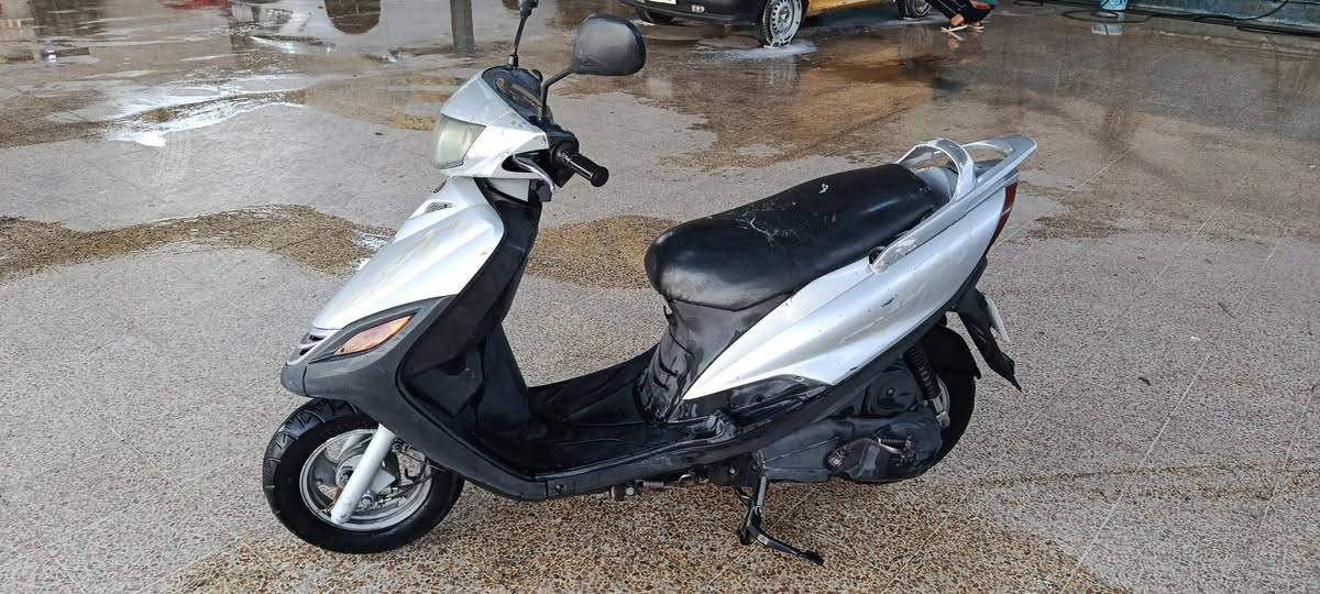 ماطور سكنس سرعتو 140 حجم الكبير شرط برغي ما مفتوح بي كالو شغال السعر 650وبي مجال قليل 
***********
