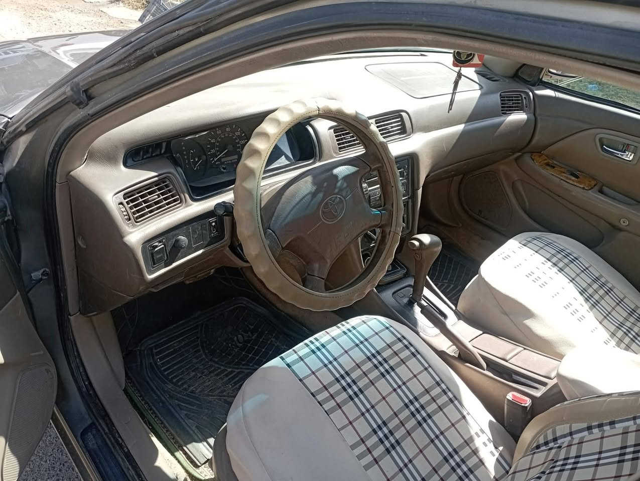 السلام عليكم كامري موديل 2000 رقم بابل محرك كير حداديه مكفولات تبريد ثلج❄️ سياره بسمي تحويل ثاني يوم مصبوغ عام جماليه السعر 70وبيه مجال المكان بغداد الوزيريه الرقم ***********
