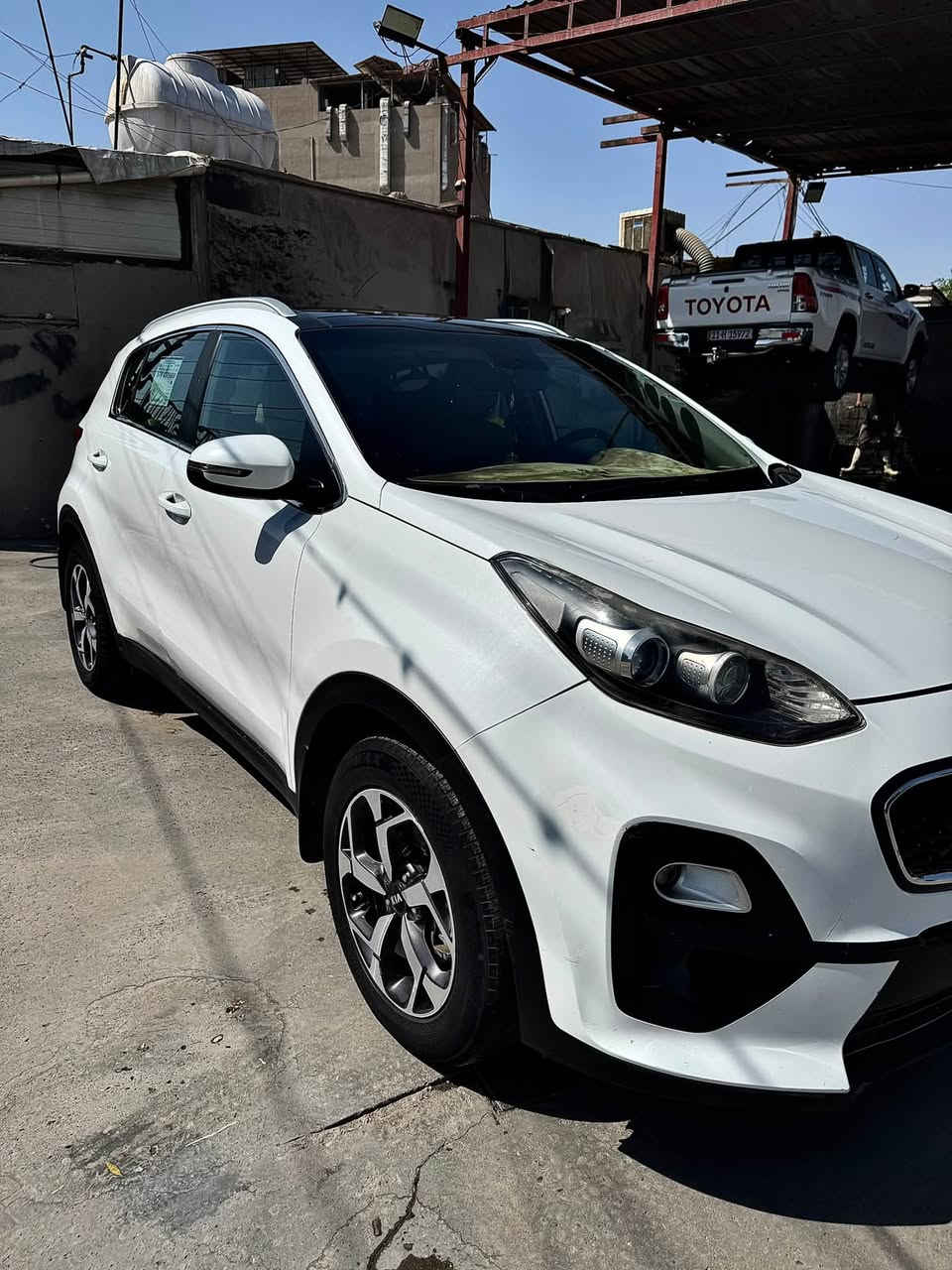 سلام عليكم ….

سبورتج خليجي 2019 بانوراما رقم اربيل باسمي شرط تحويل اي يوم يعجبك سيارة حلوة على أيدي من الدوام للبيت ماشية 160 الف كم
مواصفات السيارة 
محرك 2000 دوش
تبريد قطعتين
اشاير بالمري 
ويل 19 
وباقي المواصفات معروفة
بيهة ضرر هلال جاملغ الخلفي جوة قبق بانزين معمر فقط ورصعة بالباب الخلفي على وضعهة باقية

السعر 167💵
ورقة وبيهة مجال حك جيتك

رقم الهاتف ***********
