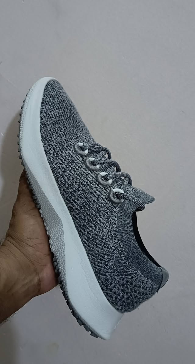👟حذاء  اولبيردز  باله اصلي 
لون رمادي امريكي  الأصل 
 طبي الياف نباتيه يستخدم للمشي لوقوف لوقت طويل  
قياس 41,5
طول 26,  Cm
يوجد توصيل 🌷جميع المحافظات 🚛 
***********
