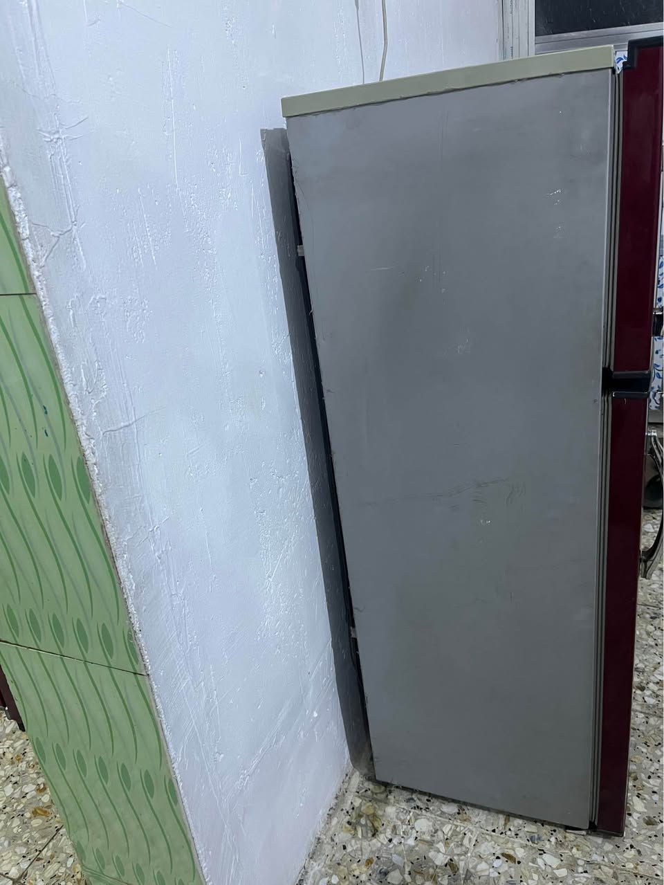 ثلاجه نضيفه شغاله وعلى الفحص طولها 130 وسعرها 125 وبيه مجال المكان نهايه الشعله منطقه الدهله *********** بغداد, العراق
