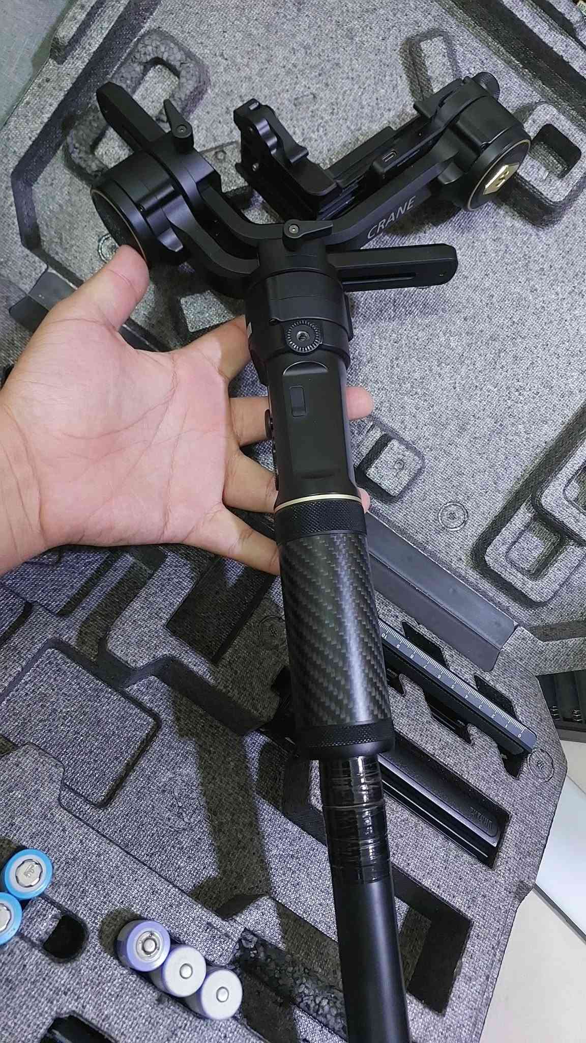 🎥 للبيع ZHIYUN CRANE 2S الاحترافي 🔥
كرين عملاق واحترافي، كامل ويا ملحقاته وجاهز للشغل والتصوير 👌
📦 المحتويات: • ZHIYUN CRANE 2S
• 3 بطاريات أصلية + 3 بطاريات احتياطية 🔋
• المجموع 6 بطاريات
• شاحن سريع ⚡
• بلاطة ريلز
• بلاطة فيديو + قاعدة فيديو
• إضاءة جانبية قابلة للسحب والشحن 💡
• عصا إضافية تطويلة
• قاعدة ثلاثية
• كيبل ربط وتحكم بالكاميرات Type-C 🔌
• الحقيبة 🎒
💪 مناسب للتصوير الاحترافي والسينمائي والكاميرات الثقيلة.
💰 السعر والتواصل: خاص
📱 واتساب: ***********
📍 المكان: الديوانية
🚫 لا يوجد توصيل
للجادين فقط، وكل الملحقات موضحة بالصور. 🔥
