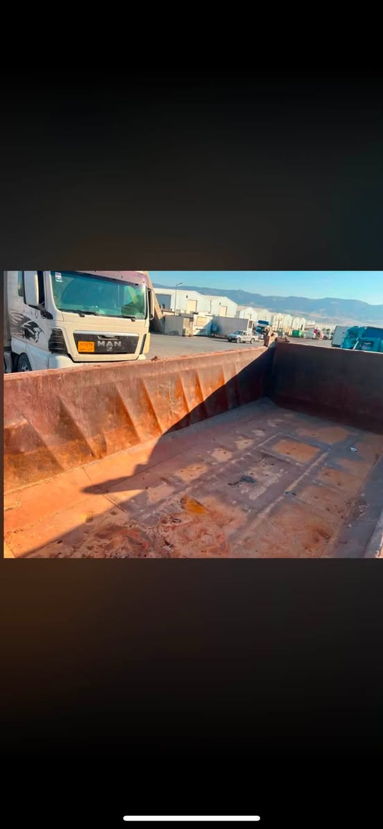 بۆفرۆشتن
بۆدی بیلاد ڕینۆیە 
زۆر پاک خاوێنە 
کامل جەگ هەموو شتێک پێوەیە 
سعرەکەیش مناسبە 
***********
***********
