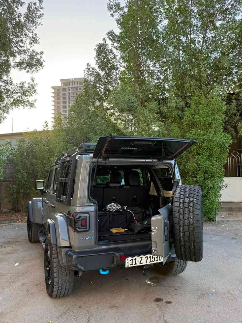 جيب رانجلر صحاري موديل 2023
لون اسمنتي مميز 
 بلكن هايبرد 
مكينه 4 تيربو   هايبرد هجين قابل للشحن الخارجي (بلگن)
                    المواصفات فول 🔰

فئة الصحاري  (الفئه الرياضية ) + هايبرد + نظام بلكن ( شحن )  السياره بل كامل مختمة SAHARA
السياره مزوده من امريكا كل القطع عليها اصليه من امريكا اجت بلسيارة
تايرات تتحمل الطرق الوعره  
دوسات جانبية من شركة + بلوجكتر قمارة جانبي من اجهتين + امامي + بلوجكتر بنيد بلون الاصفر  ليزر + دعامية درع + بيها سلنك من شركة POLESTAR + بلوجكتر في الدعامية الامامية + تخم وايد بدي + تخم سبينسر + بلوجكتر داخل التاير في الصندوق + سيبايه + فقط معلاية هنا ابغداد 2.5 انج في شركة  صحاري + الصدر بل كامل معدل  والصدر القديم موجود
دفع رباعي + شاشة + كاميرا  دواره  + سماعات الباين 
تحكم ستيرن + أنظمة أمان متقدمة + لو كير + شحن ذاتي + تدفئه ستيرن + تدفئه مقاعد   + مقاعد جلد  بلون الاسود  ومختمة SAHARA 

صور الحادث مرفقه اسفل المنشور 🔻

ضرر بسيط 
حافة البنيد ومصبوغ نص البنيد 
 
السعر  26 الف . 260 ورقة  

📍 عنواني / بغداد - اليرموك  او  المنصور 14 رمضان   
📞 اثير - ***********
