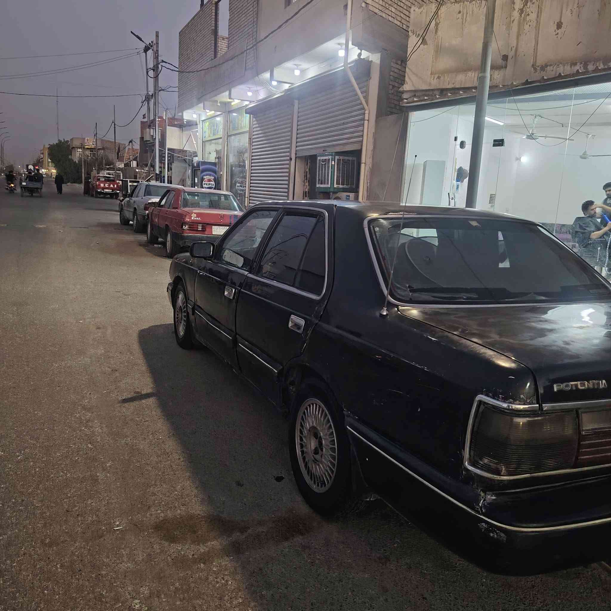 كيا بونتيشا 1994 رقم ديالى باسمي كير ومكينه بلادي سياره حلوه وكاعده سعرها23 بيها مجال بسيط مكان السياره واسط العزيزيه /***********

