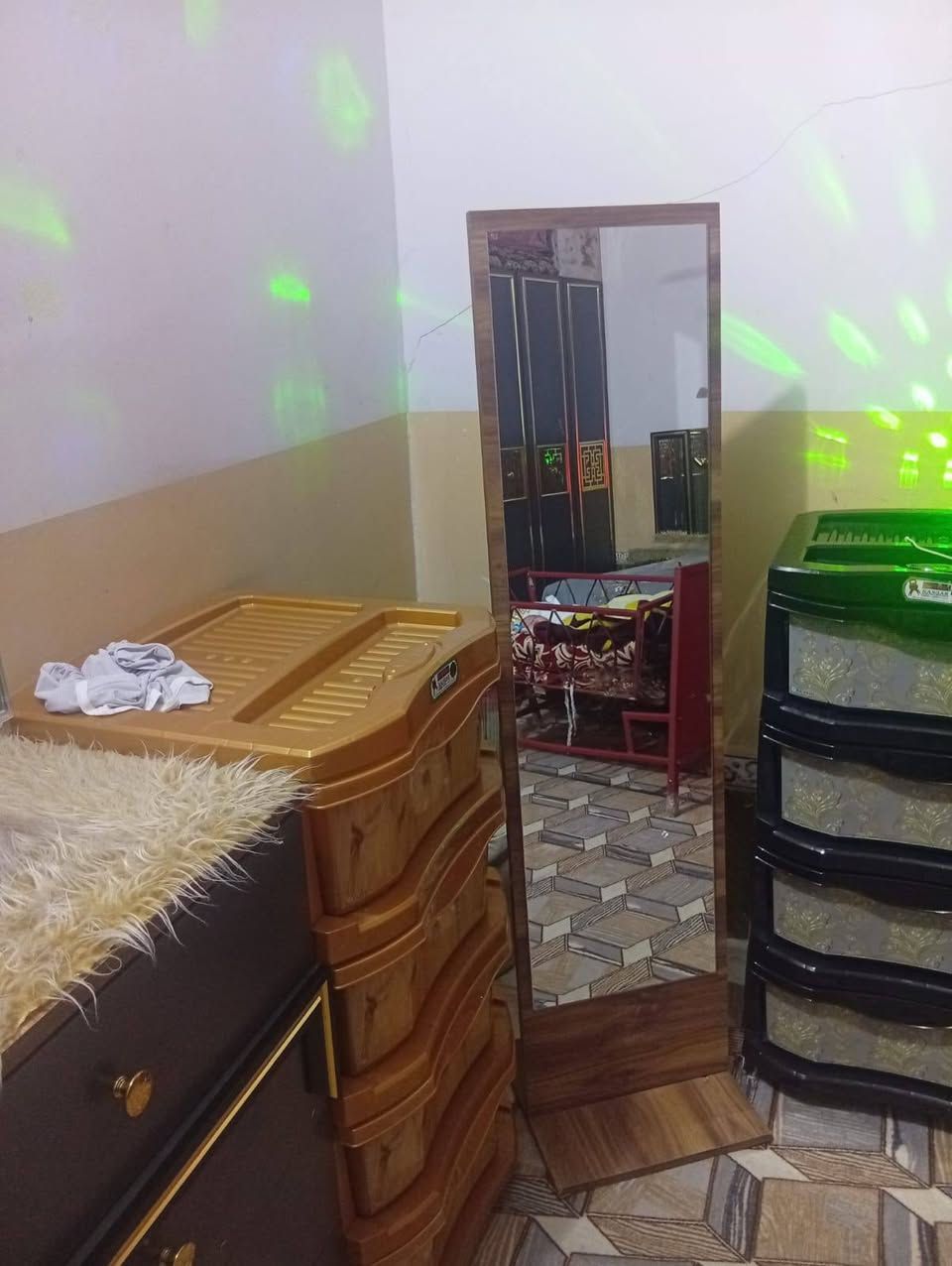 *للبيع غرفة نوم تركية 9 قطع*
*المكان: الحلة - بابل* 📍  
*الحالة: نظيفة 100% مابيها اي ضرر* ✨  
*السعر: 750 ألف قفل* 💰  
*مستعجلين عالبيع*

اتصل هسه: *************  
نجار البرق لاسود ☄️
