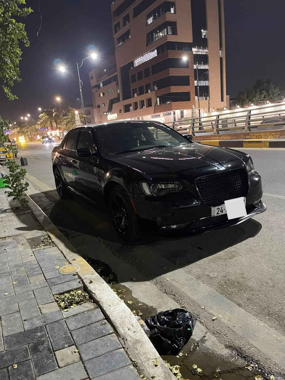 اوباما ٢٠١٢ C وارد كندي
محرك ٦ يعني ٣٦٠٠ كير خريطة مو طيارة هزة ورقم دهوك جديد الإنكليزي باسمي محدث بجم ١٦ 
مواصفات عادية حادث جاملغ عكس السايق مصبوغ ونظربت عندي من ورة ايرباكات مكفولة سيارة نظيفة جدا ما مشتغل بيه كلوب متصرف عليه شي ادامة كاملة مسويله السعر ١٣٥ بيه مجال العنوان بغداد-حي الخظراء 
رقمي ***********
