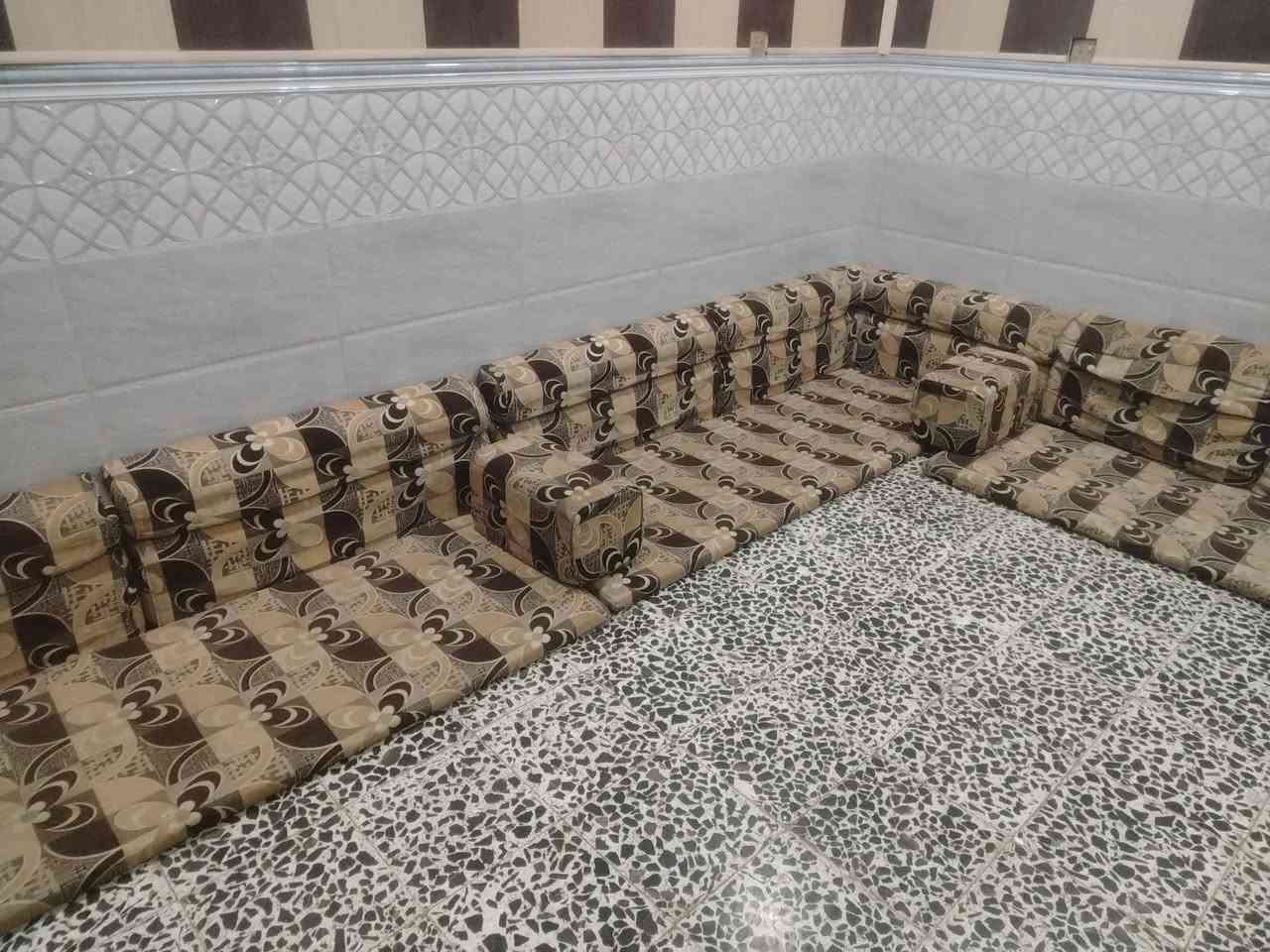 جلسه عربيه ٧ دواشك ١٤ متر سعرها ١٥٠ مكان نجف حي ميسان مقابيل العسكري *********** بيه وتساب Singapore
