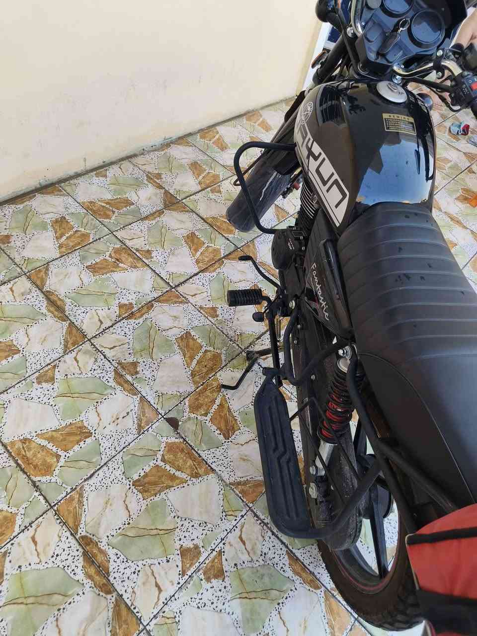 دراجه دايوان جبلي 
موديل 26 
رقم اربيل 
محرك 200 
دراجه جديده 
ماشيه  1800
كلشي مناقصها دا ابيعها متوازي على فلوس 
***********
