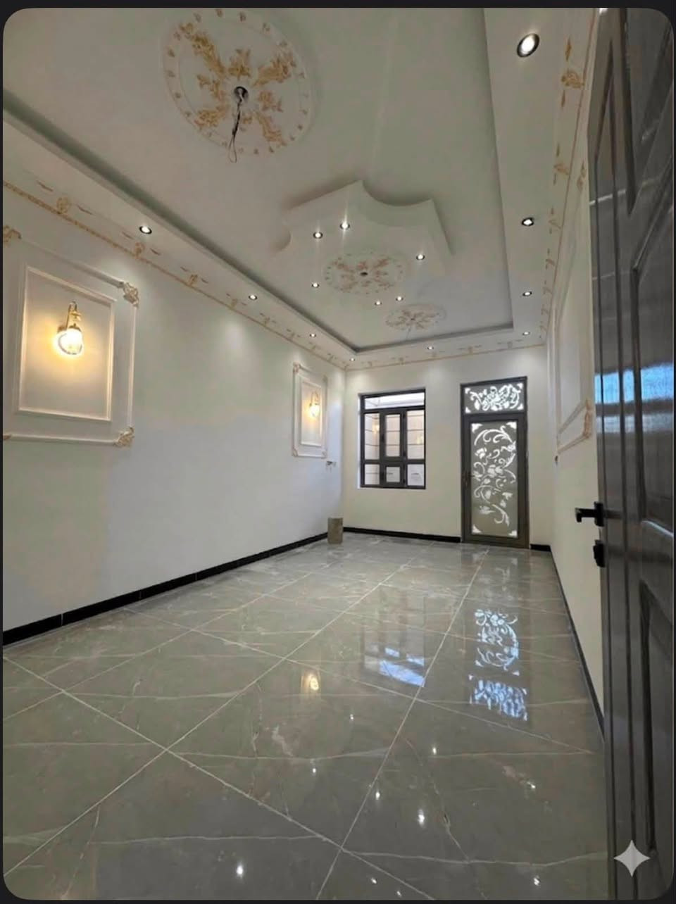 دار للبيع التصنيع قرب ماركت الأخوين مساحه 150 م واجهه 7 ونص نزال 21 يحتوي على 4 غرف نوم صالة استقبال البيت زيرو 
كلش مرتب السعر 130 وقابل للتفاوض 
***********
