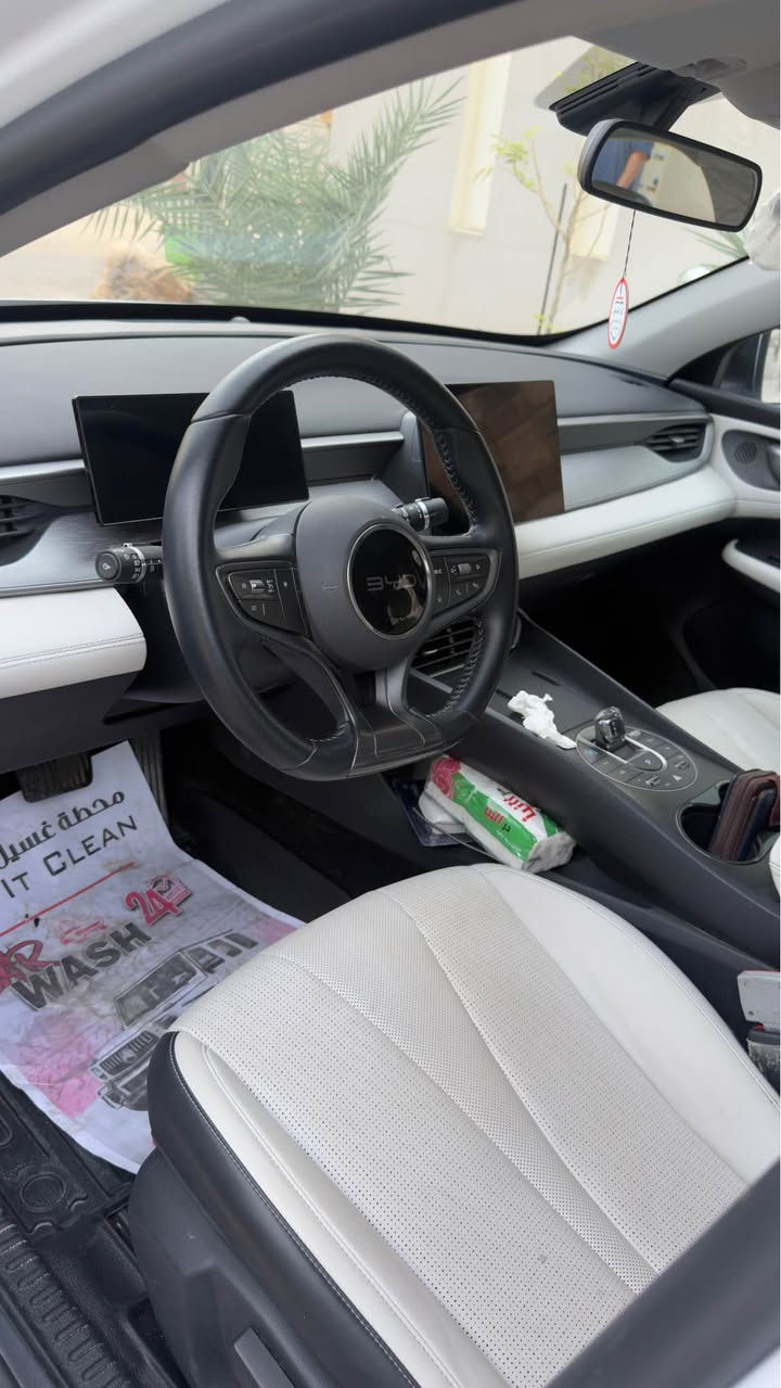 Byd2025 سي ال فايف رقم بغداد بسمي. سياره مكفوله

ماشيه 27 الف كامل شحن وبانزين 

سياره ويل كب  وحساسات وشاشه وموصفاته معروفه 

. بيها بس 3 اصابع رصعه مرجع بارد بجاملغ الامامي جه السايق 
تمشي 60 كيلو بشحنه كير طرح 

رايده 20500 عشرين مليون وخمسميه وبيها مجال للطيبين 

*********** النجف, العراق
