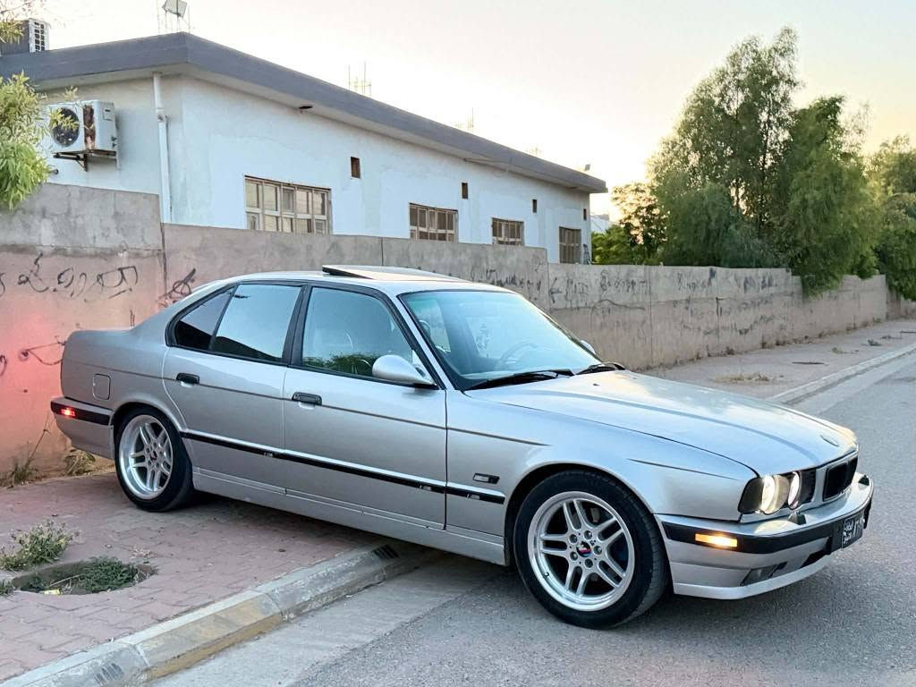 BMW525
مۆدێل1993 ئۆتۆماتیک ئاڕم هەولێر ناو فۆڕمیکا کوشن جلد دووجام کارەبا گێڕ مەکینە بەشەرد پێش پان سوکان پەپولە *********** السليمانية, العراق
