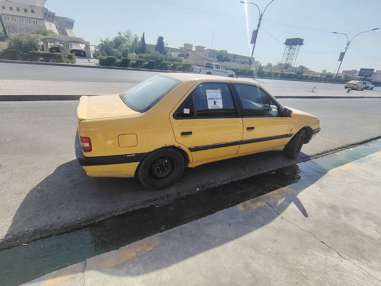 بيجو لميس 405 رقم بغداد دولي باسمي كوبون الكتروني هيئه وغرامات صفر مكينه وكير وكشنات امامي فرنسي.
 تدفئه نار وتبريد❄️ويه لسويج ثلج
السيارة كلها شغاله ما يعوزها مصرف
للاستفسار ***********

